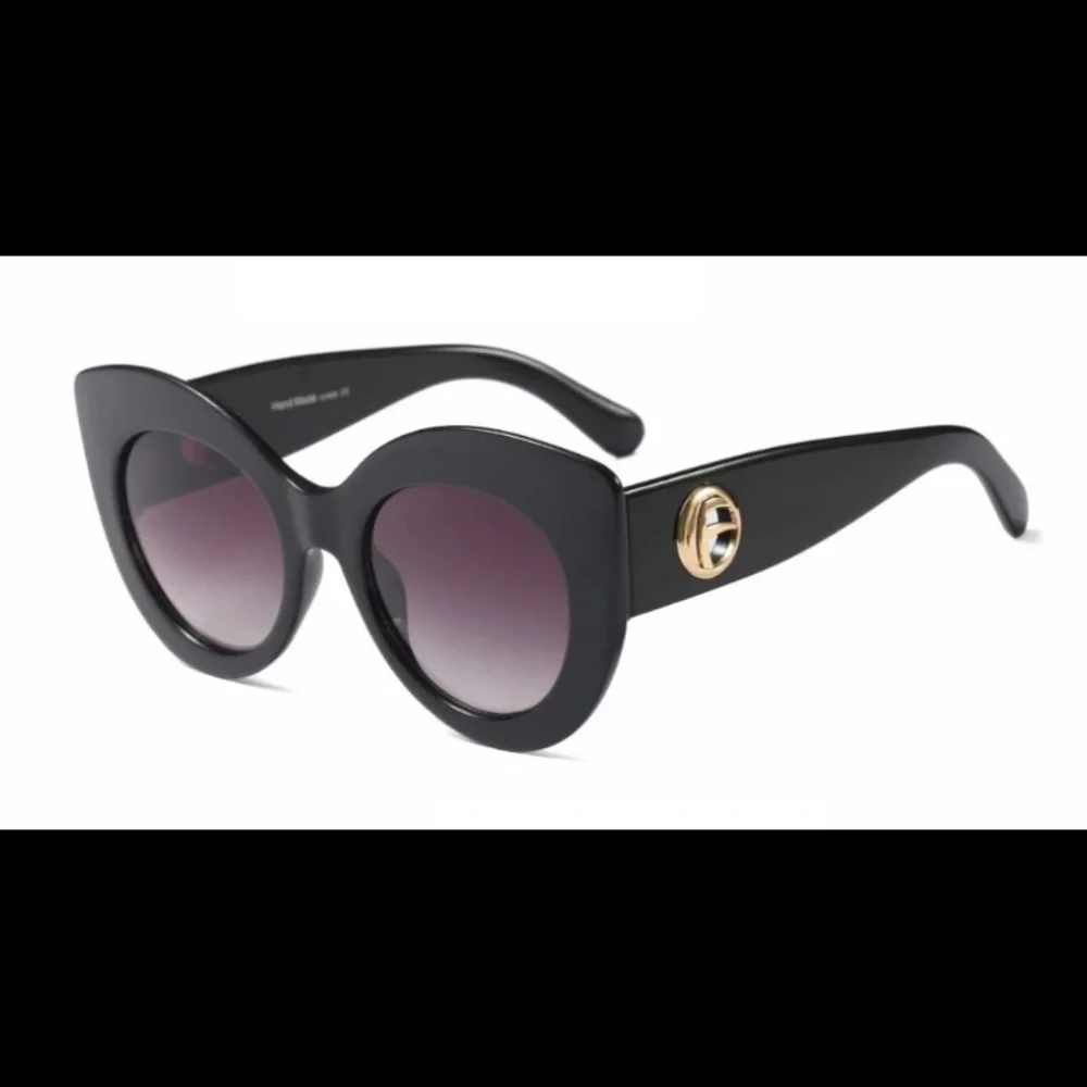 🆕 Thick Framed Cat Eye Sunglasses